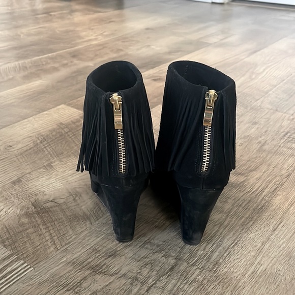 Chinese Laundry suede wedge fringe ankle boots 6.5 - Picture 2 of 5